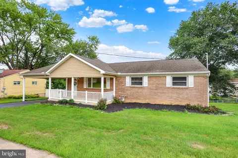 19 E Glenwood Dr, Camp Hill, PA 17011
