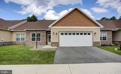147 Blackbird Ln, Shippensburg, PA 17257