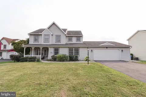 5 Canterbury Ct, Mechanicsburg, PA 17050