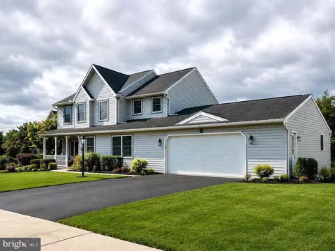 5 Canterbury Ct, Mechanicsburg, PA 17050