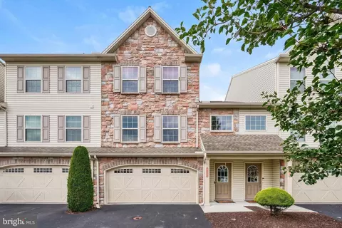 1814 Vista Dr, Mechanicsburg, PA 17055