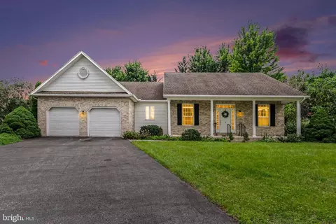 5 Baird Ct, Carlisle, PA 17013