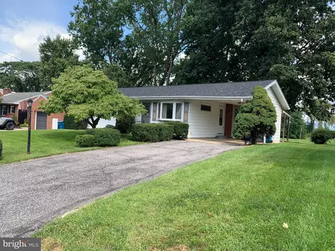 833 W North St, Carlisle, PA 17013
