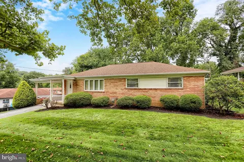 3 Karen Ct, Camp Hill, PA 17011