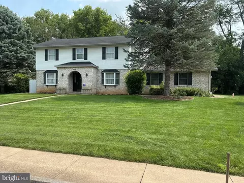743 Sherwood Dr, Carlisle, PA 17013