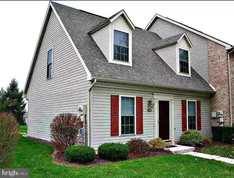 238 Stonehedge Ln, Mechanicsburg, PA 17055