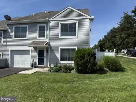 68 Courtyard Dr, Carlisle, PA 17013