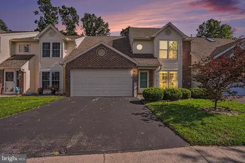5 Windcroft Ct, Carlisle, PA 17015