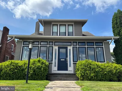 632 N Front St, Wormleysburg, PA 17043