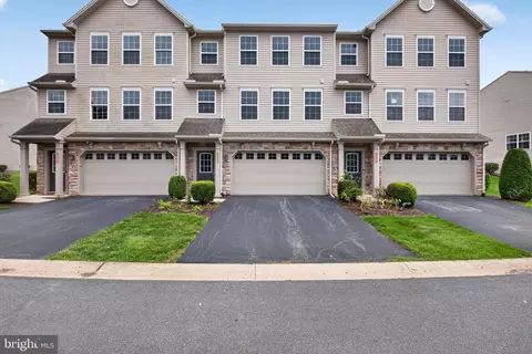 6102 Galleon Dr, Mechanicsburg, PA 17050