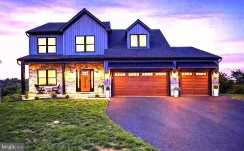 7 Brubacker Dr, Carlisle, PA 17013