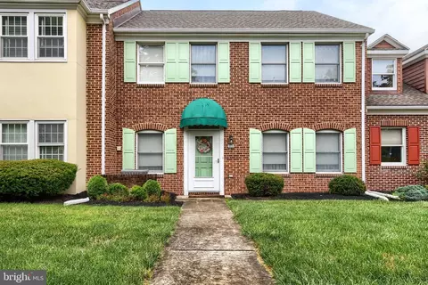 1202 White Birch Ln, Carlisle, PA 17013