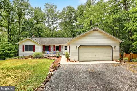 55 Horseshoe Rd, Carlisle, PA 17015