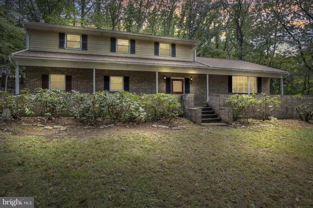 1327 Kuhn Rd, Boiling Springs, PA 17007