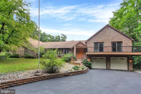 2221 Longs Gap Rd, Carlisle, PA 17013