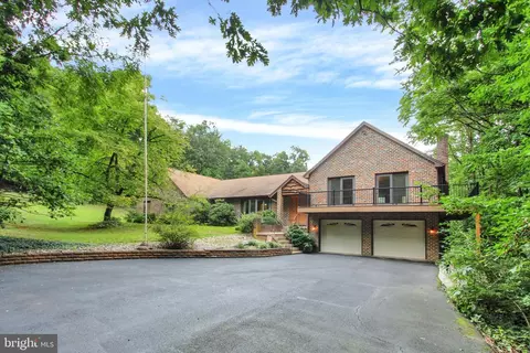 2221 Longs Gap Rd, Carlisle, PA 17013