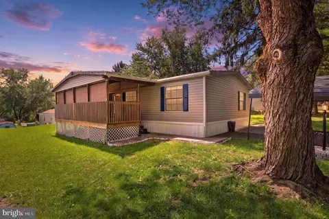 22 Magnolia Ln, Carlisle, PA 17015