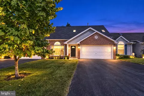 58 Greenfield Dr, Carlisle, PA 17015