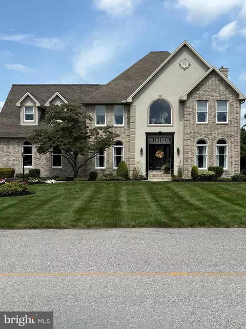 18 Tiffany Dr, Carlisle, PA 17015
