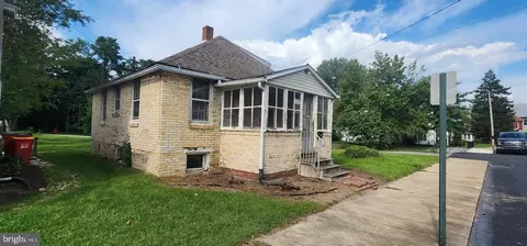 33 E Pine St, Mount Holly Springs, PA 17065