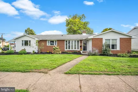 400 Beacon Hill Rd, New Cumberland, PA 17070