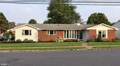 400 Beacon Hill Rd, New Cumberland, PA 17070