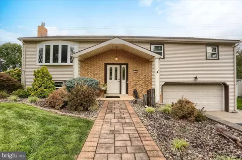 10 San Juan Dr, Mechanicsburg, PA 17055