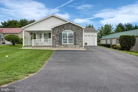 35 Michael Ct, Shippensburg, PA 17257