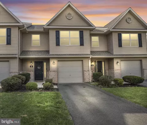 4 Brook Side Dr, Carlisle, PA 17013