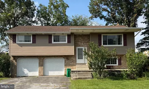 515 Thornwood Ln, Carlisle, PA 17013