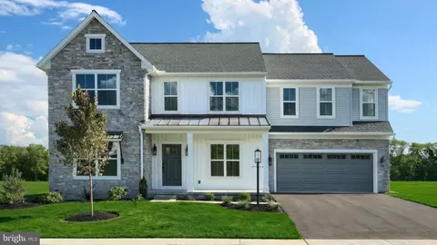 2231 S Autumn Chase Dr, Mechanicsburg, PA 17055