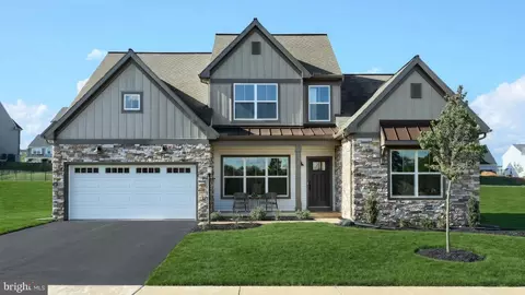 2236 S Autumn Chase Dr, Mechanicsburg, PA 17055