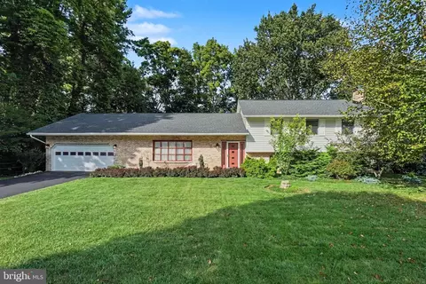 819 Meadow Ln, Camp Hill, PA 17011
