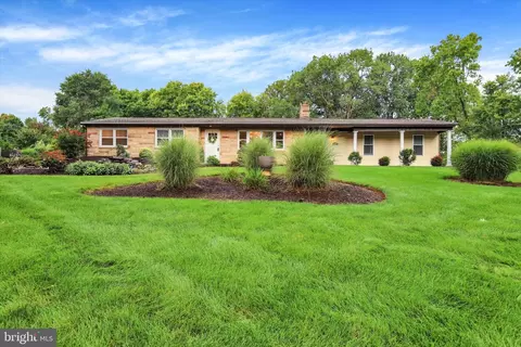 1012 Rockledge Dr, Carlisle, PA 17015