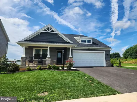 806 Greenwich Ln, Shippensburg, PA 17257