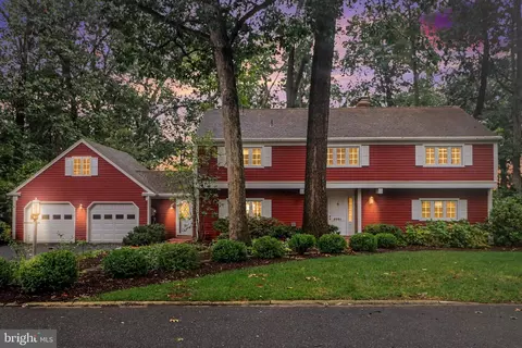 5021 Woodbox Ln, Mechanicsburg, PA 17055
