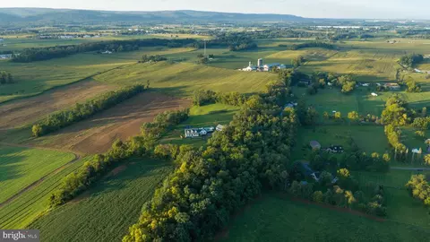 3 Chenelle Ln, Shippensburg, PA 17257