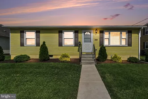 121 E Factory St, Mechanicsburg, PA 17055