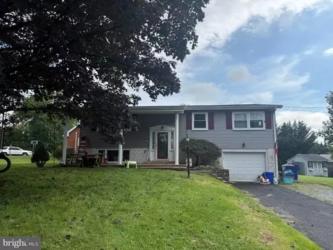 817 Charles Ave, Mechanicsburg, PA 17055