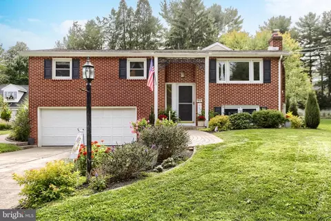 818 Meadow Ln, Camp Hill, PA 17011