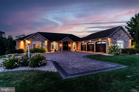 6208 Lookout Dr, Mechanicsburg, PA 17050