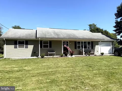 602 W Pine St, Mount Holly Springs, PA 17065