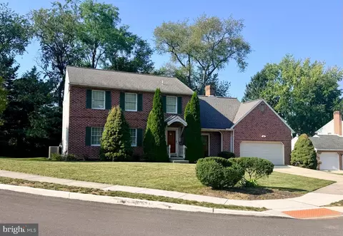 28 Paddock Ln, Camp Hill, PA 17011