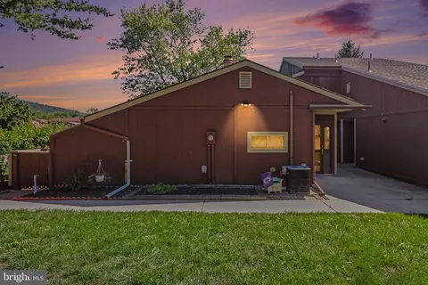 848 Louise Ct, Enola, PA 17025