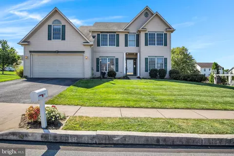 2191 Canterbury Dr, Mechanicsburg, PA 17055