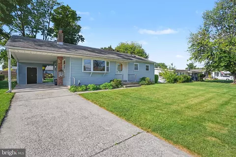 6028 Edward Dr, Mechanicsburg, PA 17050