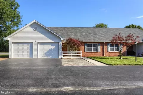 1 Clifton Ter, Carlisle, PA 17015
