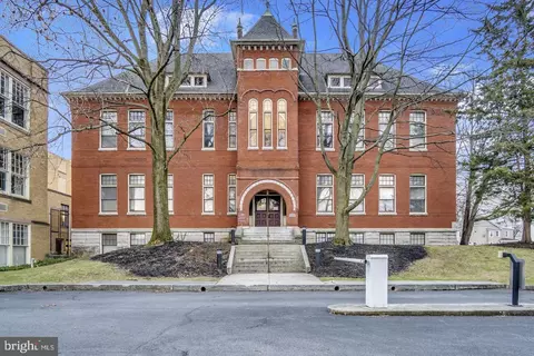 133 W Locust St #221, Mechanicsburg, PA 17055