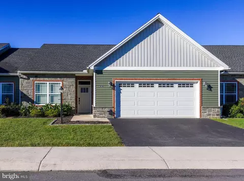105 Cardinal Dr, Shippensburg, PA 17257