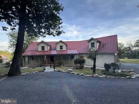 1060 Kuhn Rd, Boiling Springs, PA 17007